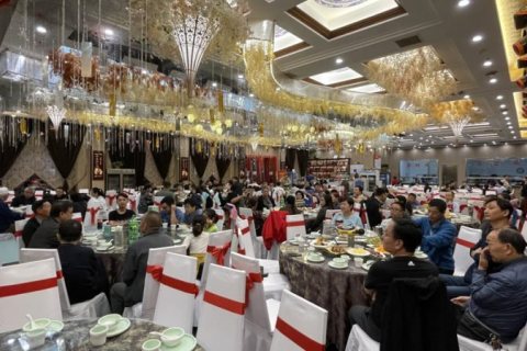 欢迎中秋节的愉快晚餐